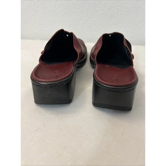 Clarks‎ Clogs Womens 11 Maroon Red Slip On Mule Soft Cushion Leather Comfort - Picture 5 of 9